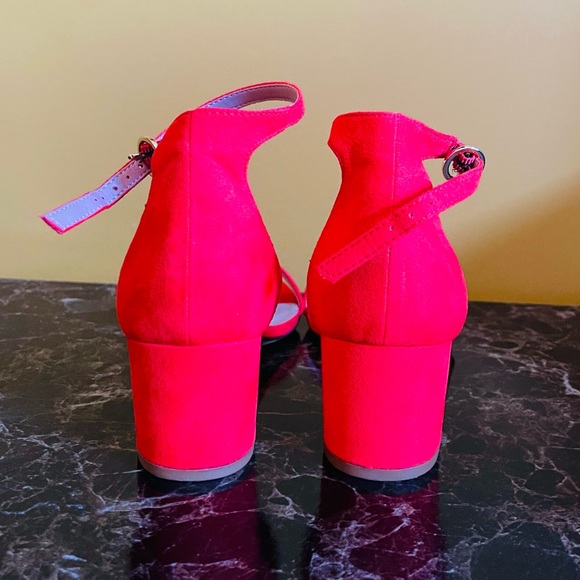 Red Aldo Heels - Picture 4 of 8